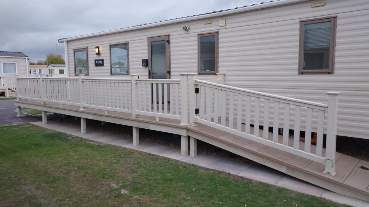 6 Berth On The Grange Central Heated Apartamento Ingoldmells Exterior foto